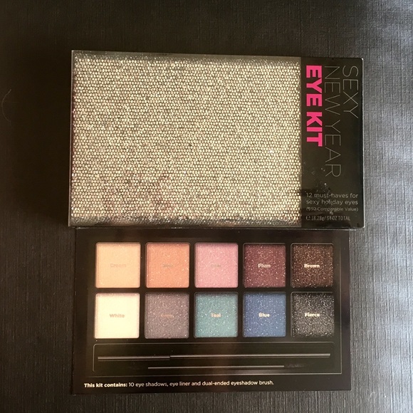 Victoria's Secret Other - Victoria Secret Sexy New Year Eye Shadow Kit New
